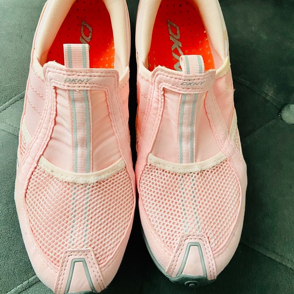 FINAL PRICE MARKDOWN!/DKNY Signature Pink Sneakers/Size 7.5 - Picture 3 of 12